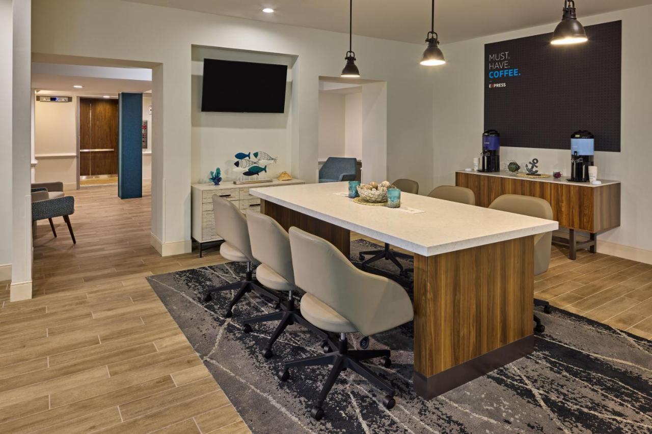 Holiday Inn Express & Suites Charleston Dwtn -Westedge By Ihg Экстерьер фото
