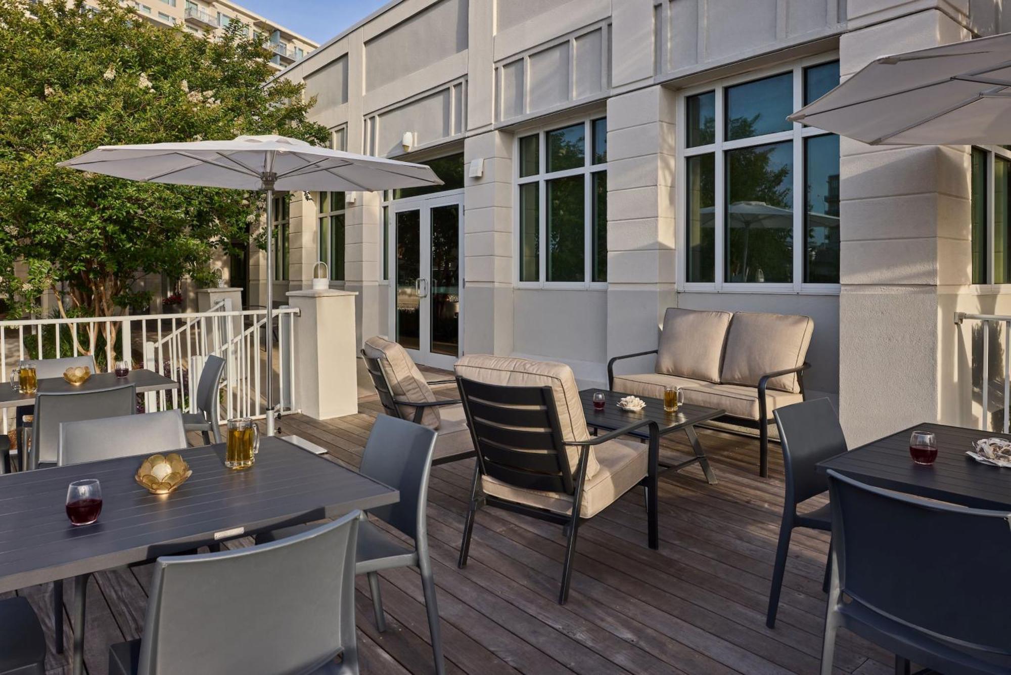 Holiday Inn Express & Suites Charleston Dwtn -Westedge By Ihg Экстерьер фото