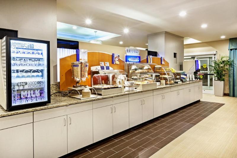 Holiday Inn Express & Suites Charleston Dwtn -Westedge By Ihg Экстерьер фото